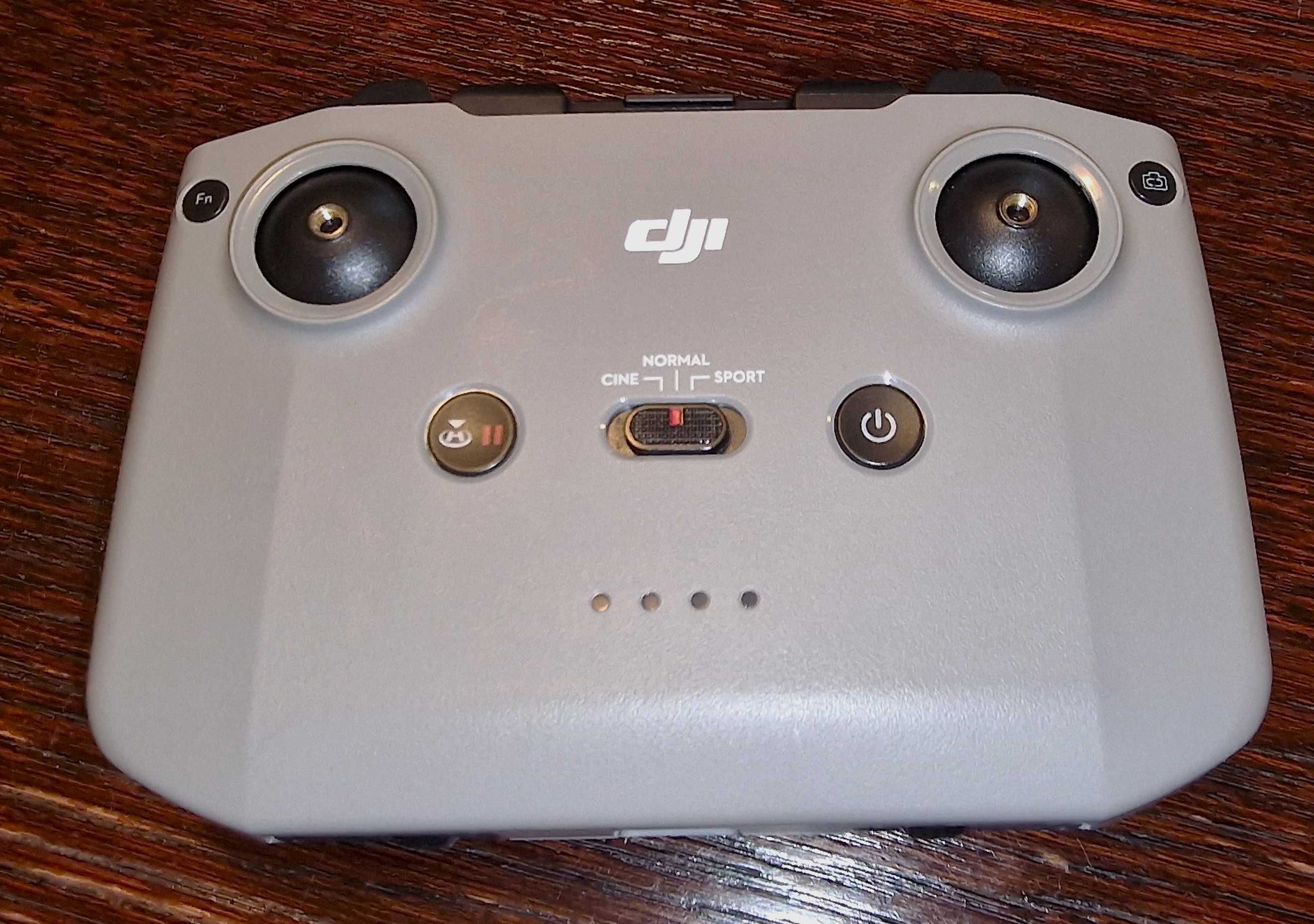 Vând dronă DJI Mini 2 Fly More Combo (garanție Emag până la 21.05.24)