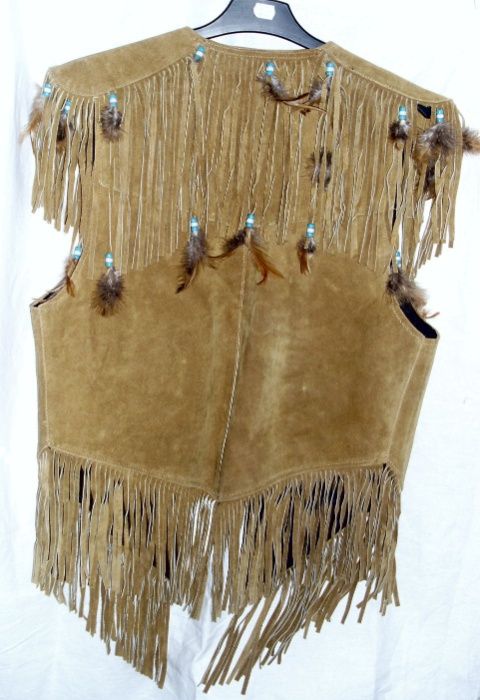 Vand vesta de piele crem, cu franjuri, noua
