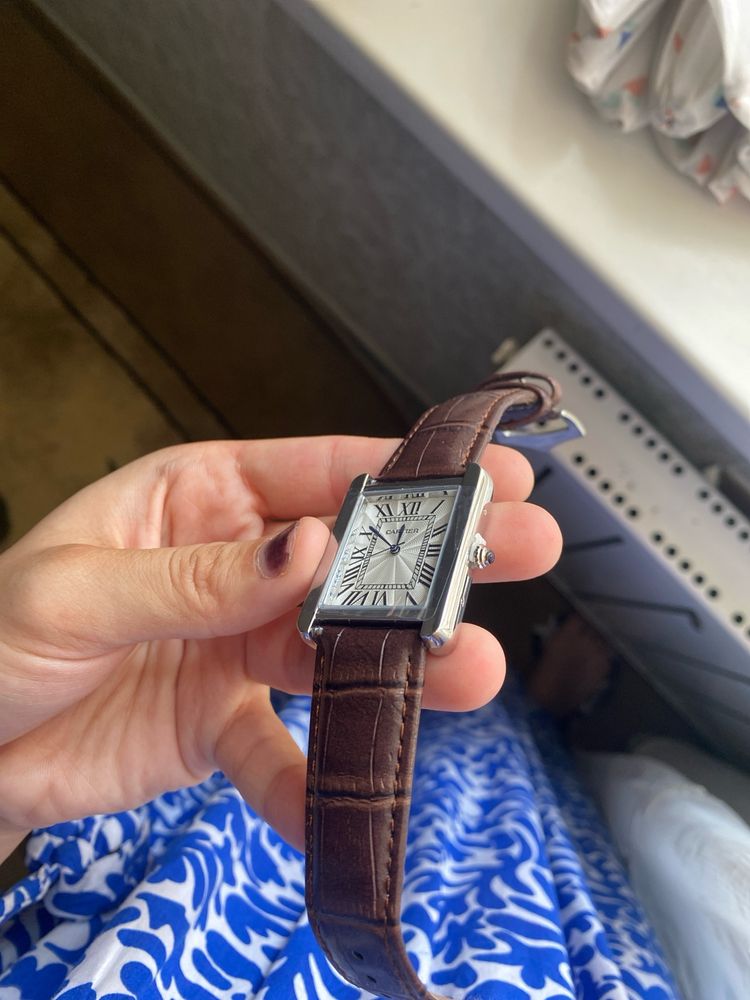 Erkaklar uchun Qol  soat cartier