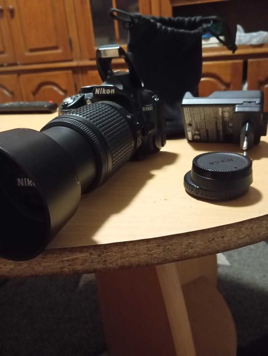 Nikon D3100 + Nikkor 55–200mm VR + Accesorii – Kit complet