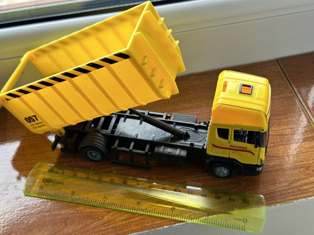 Camion volvo basculabil scara 1:60