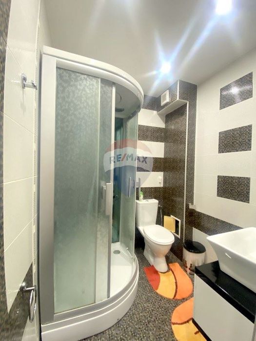 Дава се под наем Тристаен апартамент в Варна, Левски - 95 кв.м за 765 € - Снимка #12