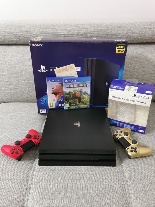 Vând playstation 4 pro 1Tb impecabil