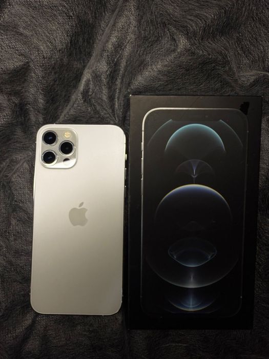 Продам айфон 12 про