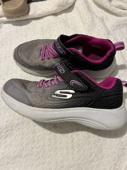 Adidasi Skechers nr 35