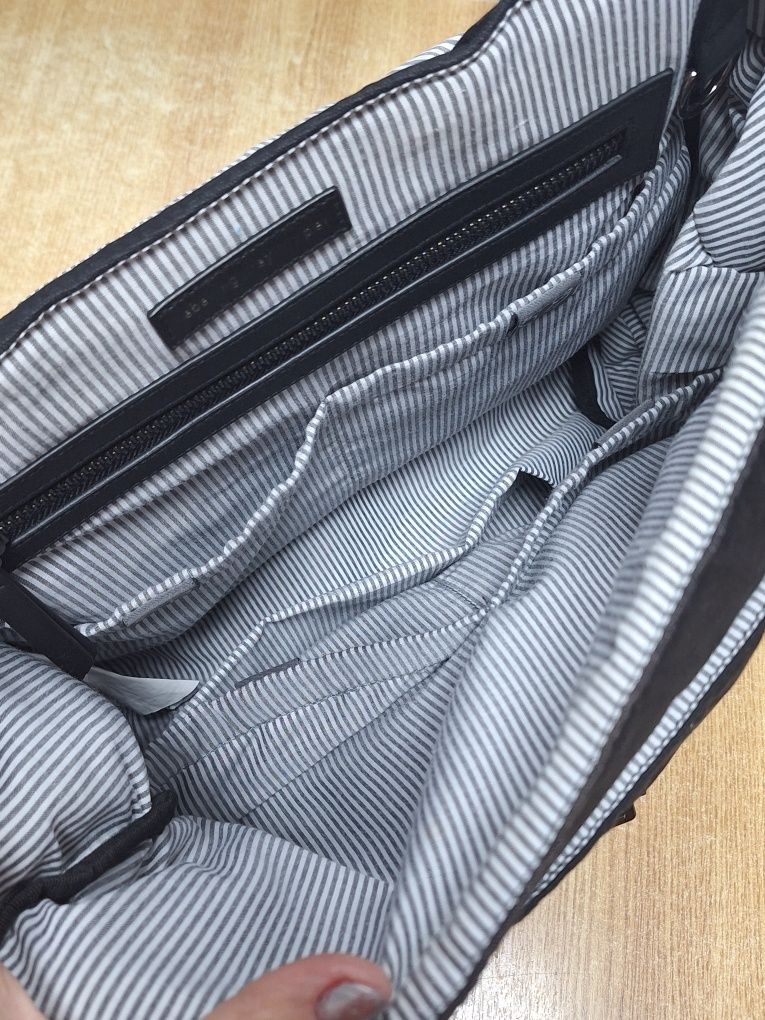 Geanta laptop încăpătoare/20 lei