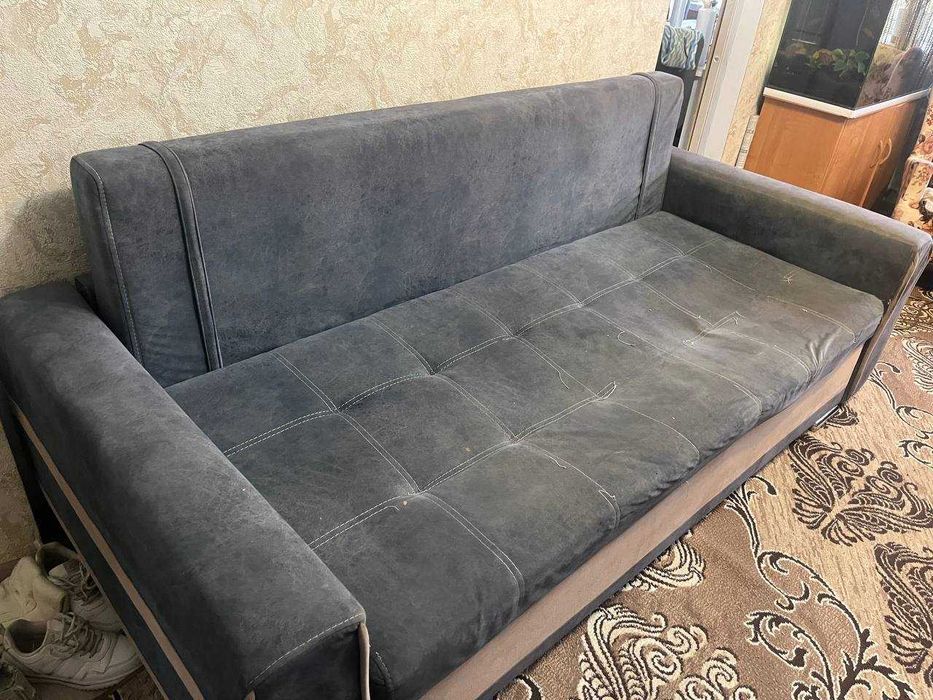 Отдам диван б/у бесплатно.