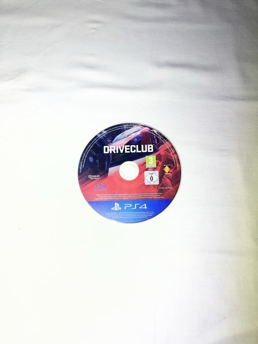 PS 4 (1 TB) + 2 gamepad + 2 game