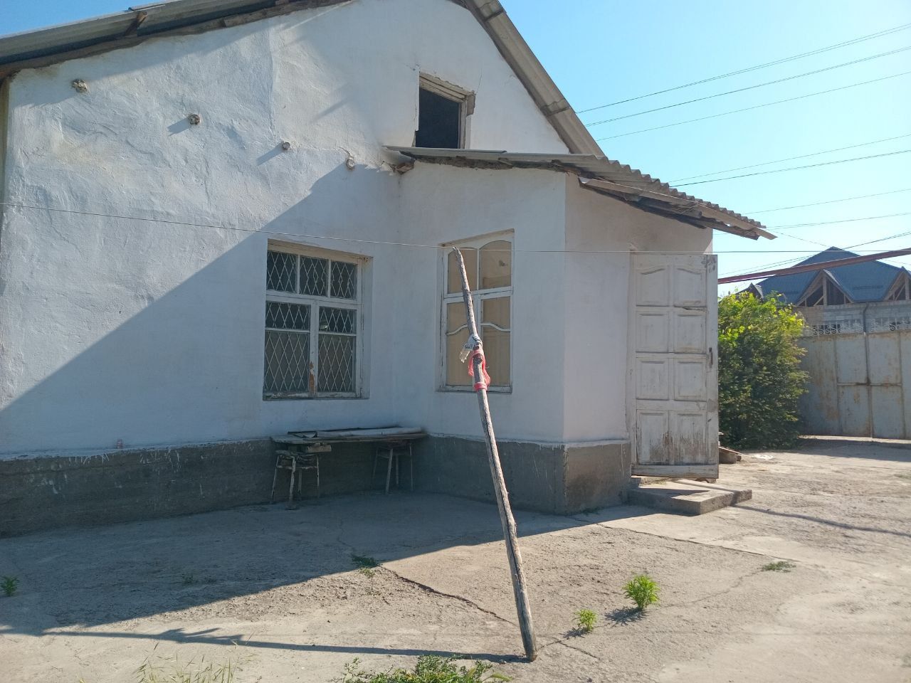 Hovli sotiladi 10 sotix 4 xona bez remont yer hisobida  Tosh. Viloyati