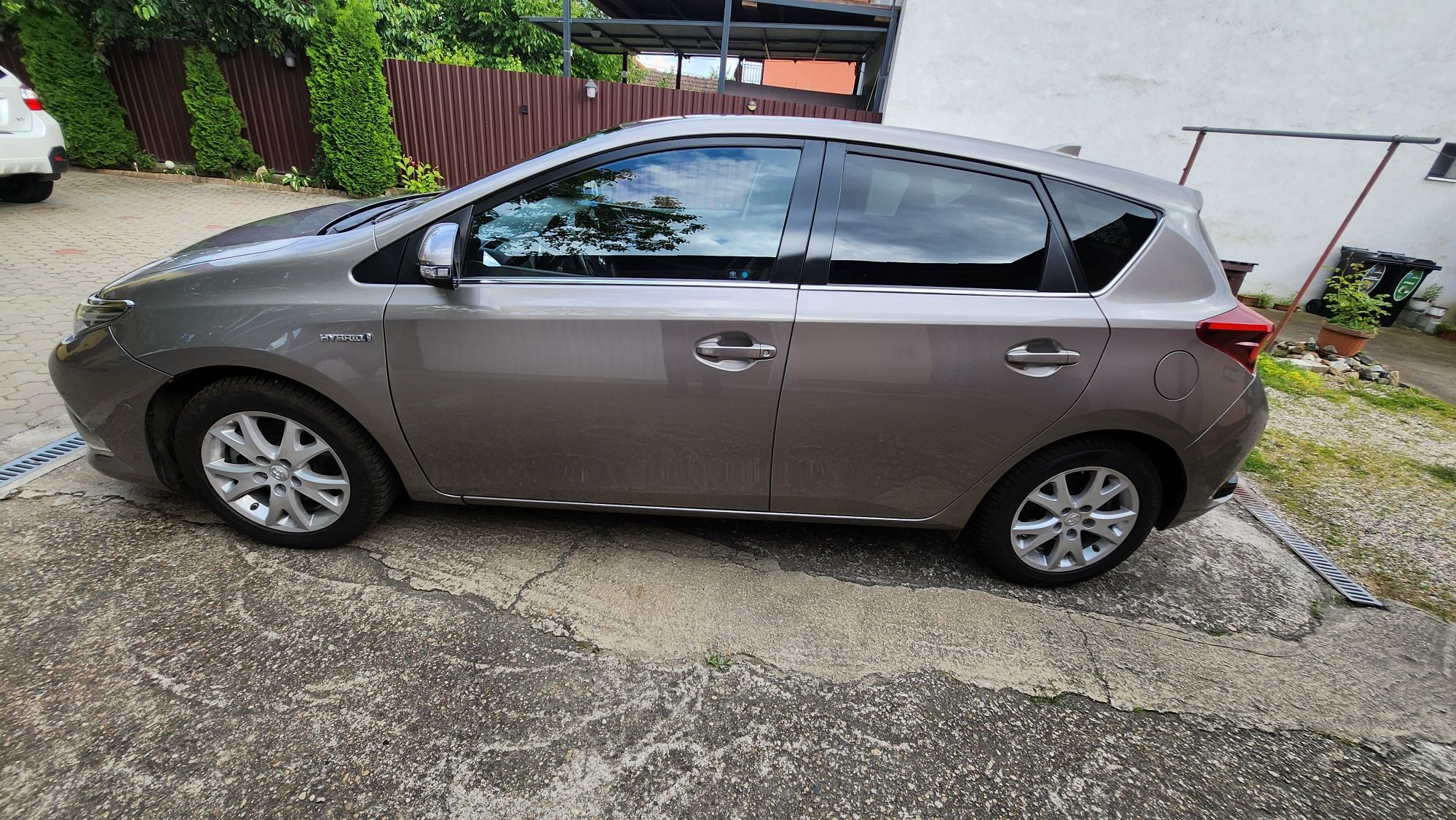 Toyota auris hybrid