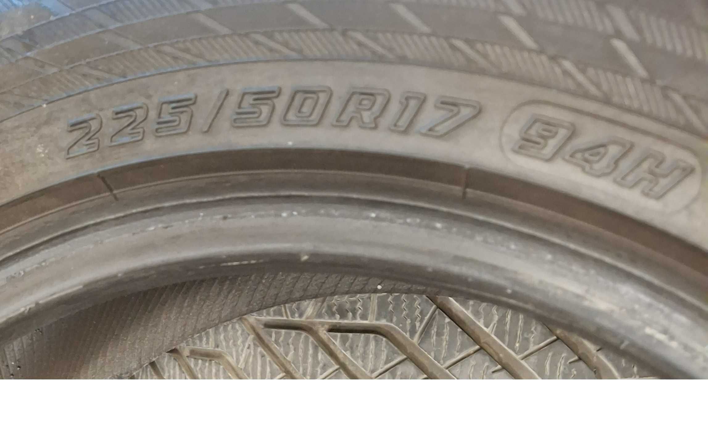 Зимни гуми : 4 бр. 225/50/17 и 3 бр. 175/70 R14