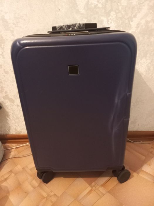 Продам чемодан на колёсиках