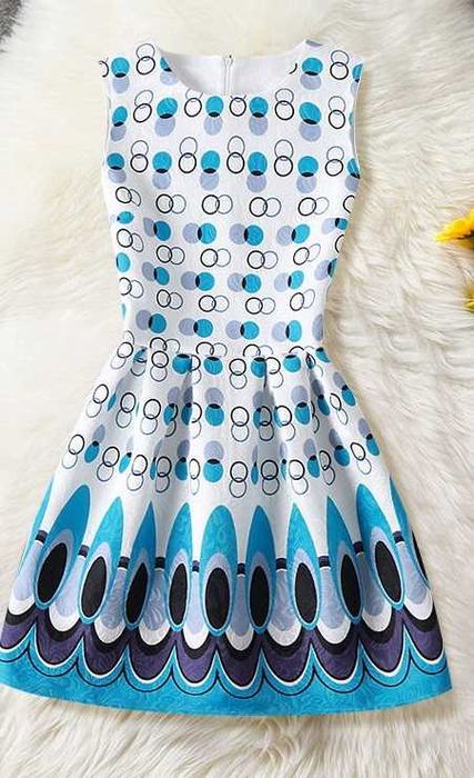 Rochita alba cu imprimeuri albastre, mov si negre cod 6914