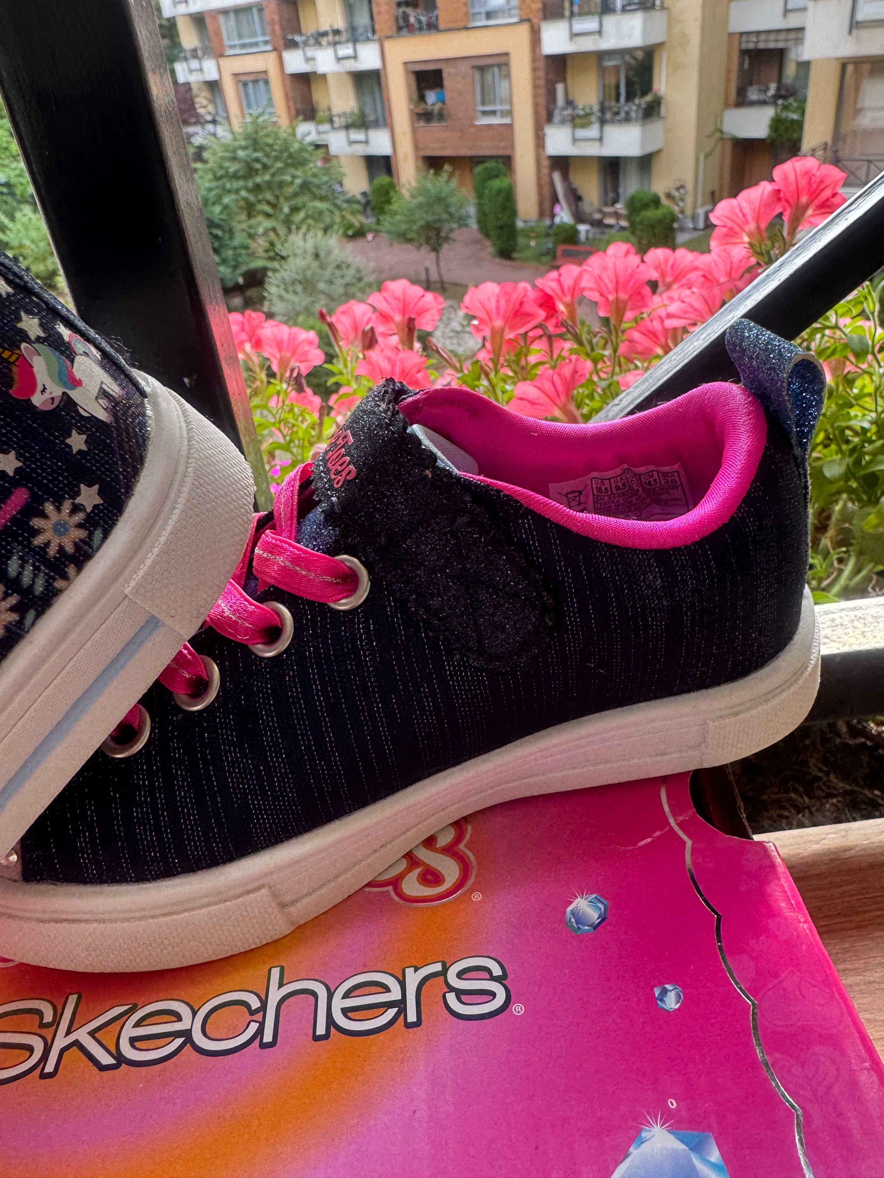 Светещи кецове с Еднорог,марка Skechers. Размер 27.В отлично състояние