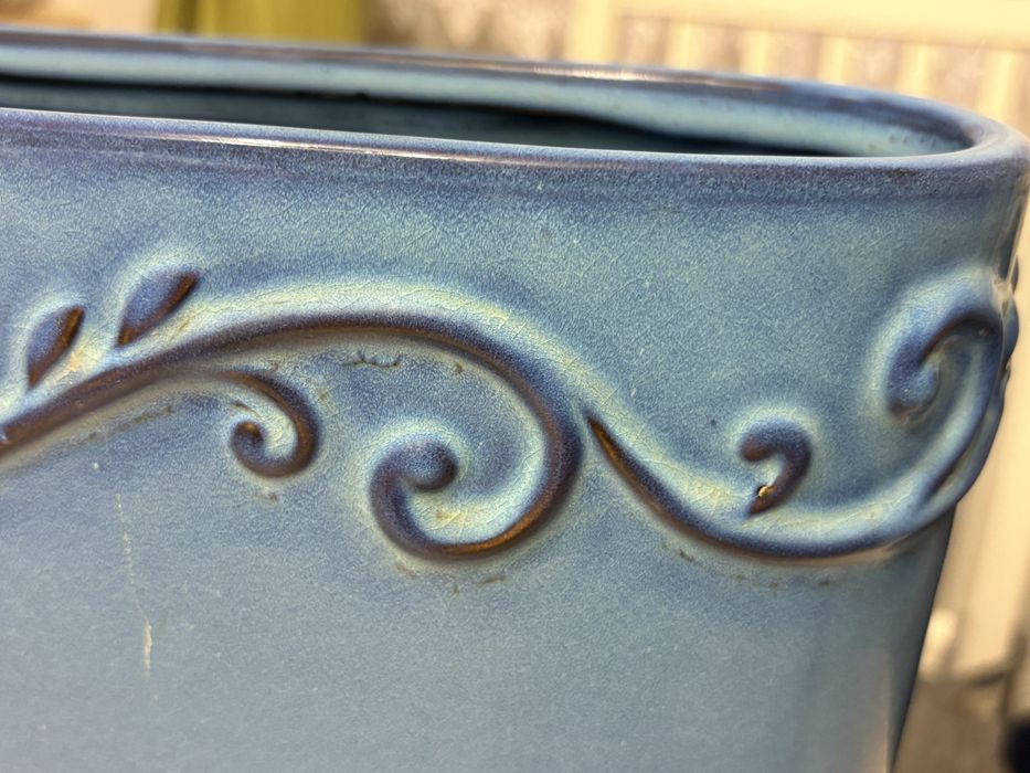 Ghiveci oval albastru de ceramica cu modele