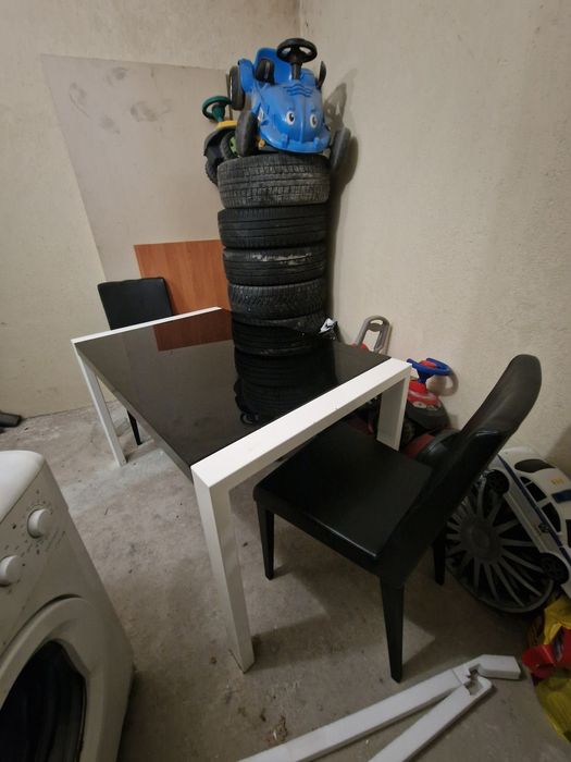 Трапезни столове и маса