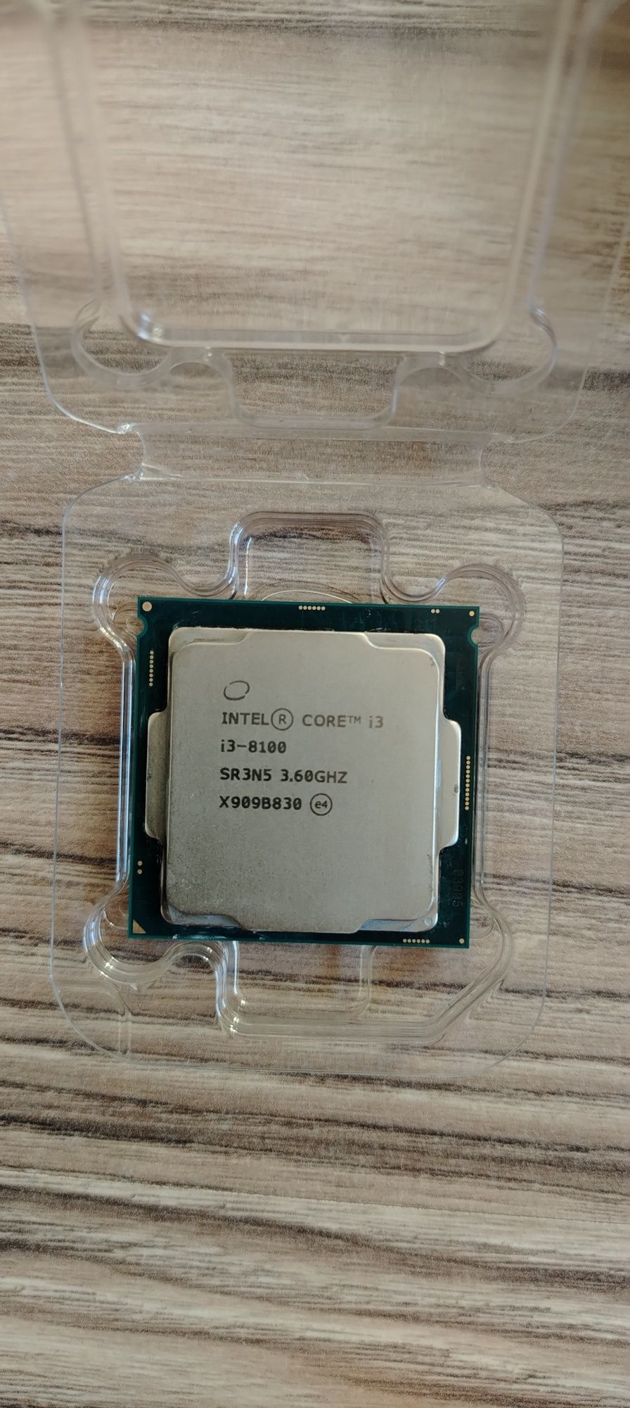 Процесор Intel Core i3-8100