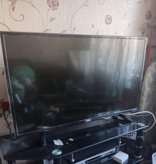 Телевизор на запчасти LG 43uf640