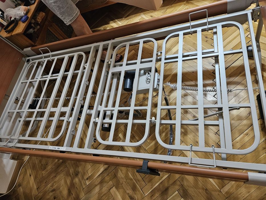 Електрическо болнично легло