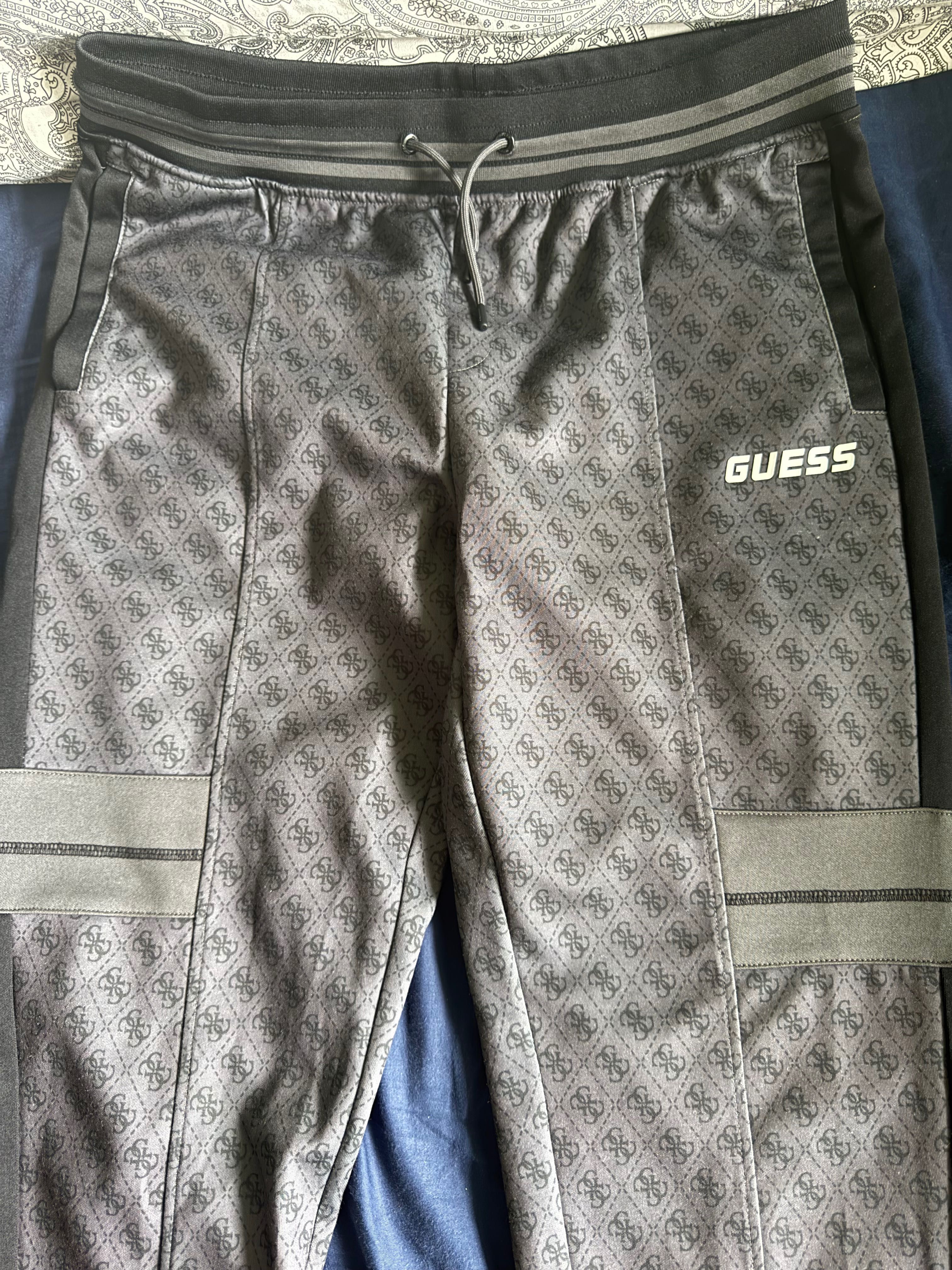 Pantaloni bărbați Guess
