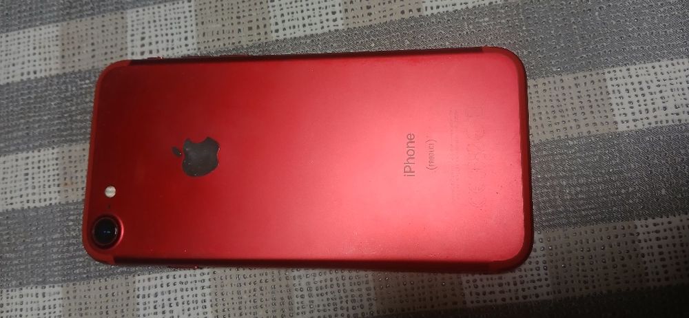 IPhone 8 128GB телефона е като нов без забележки с чисто нова батерия