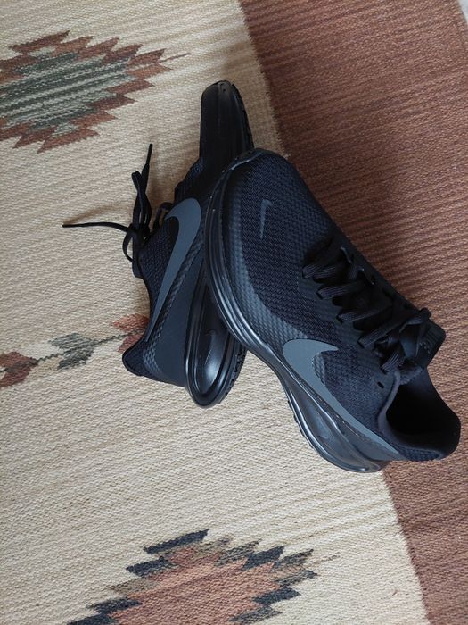 Adidasi Nike Revolution