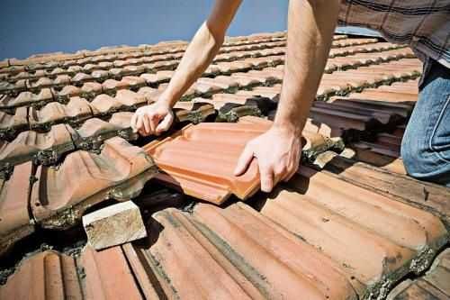 Tinichigii si dulgheri acoperisuri cu tigla Lindab sau ceramica