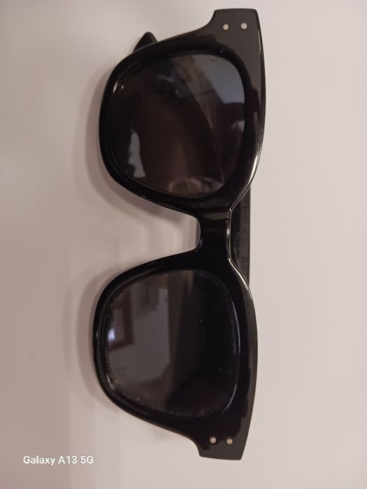Vând ochelari de soare unisex,  calitate superioară