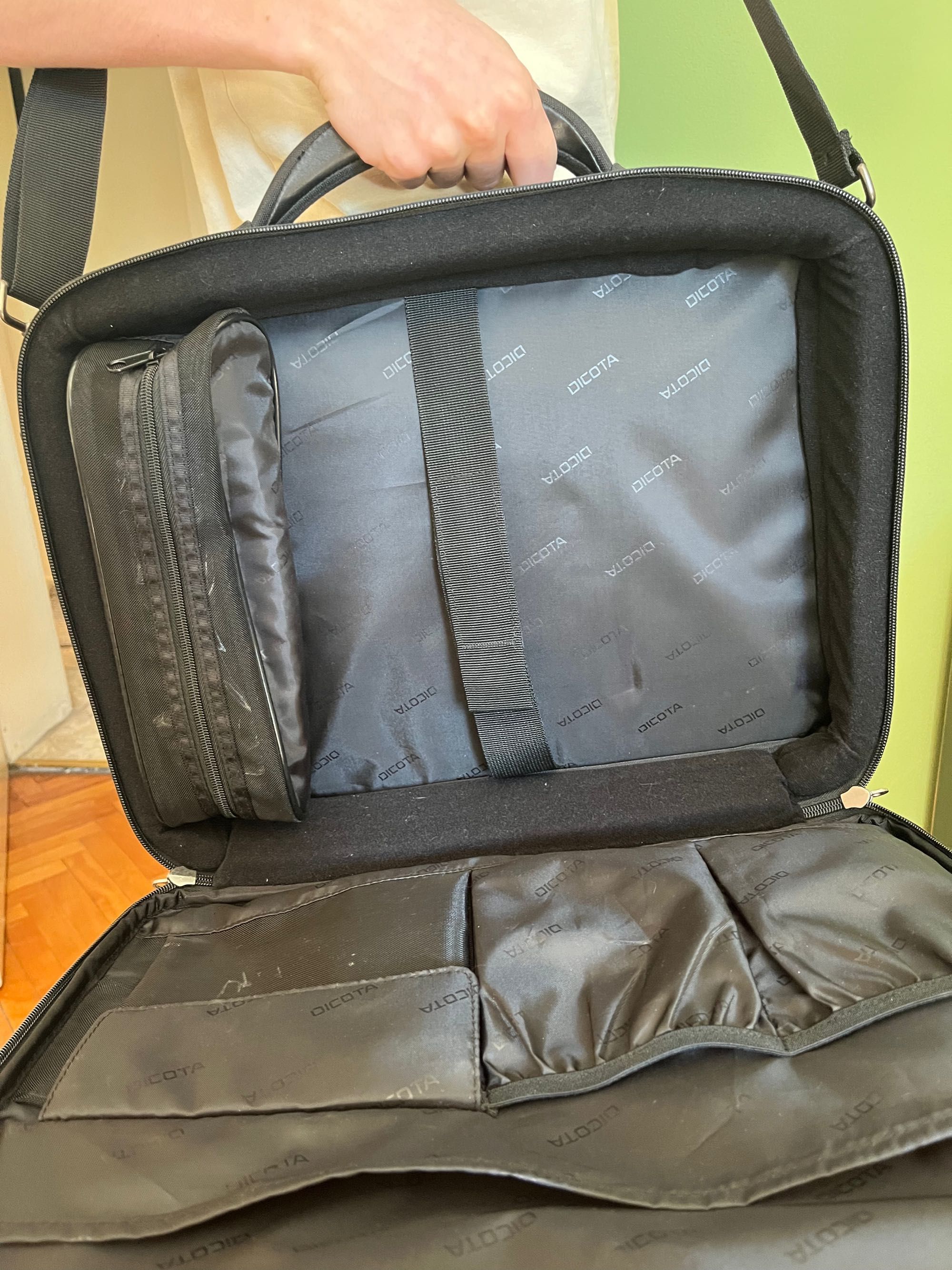 Чанта за лаптоп и аксесоари Dicota