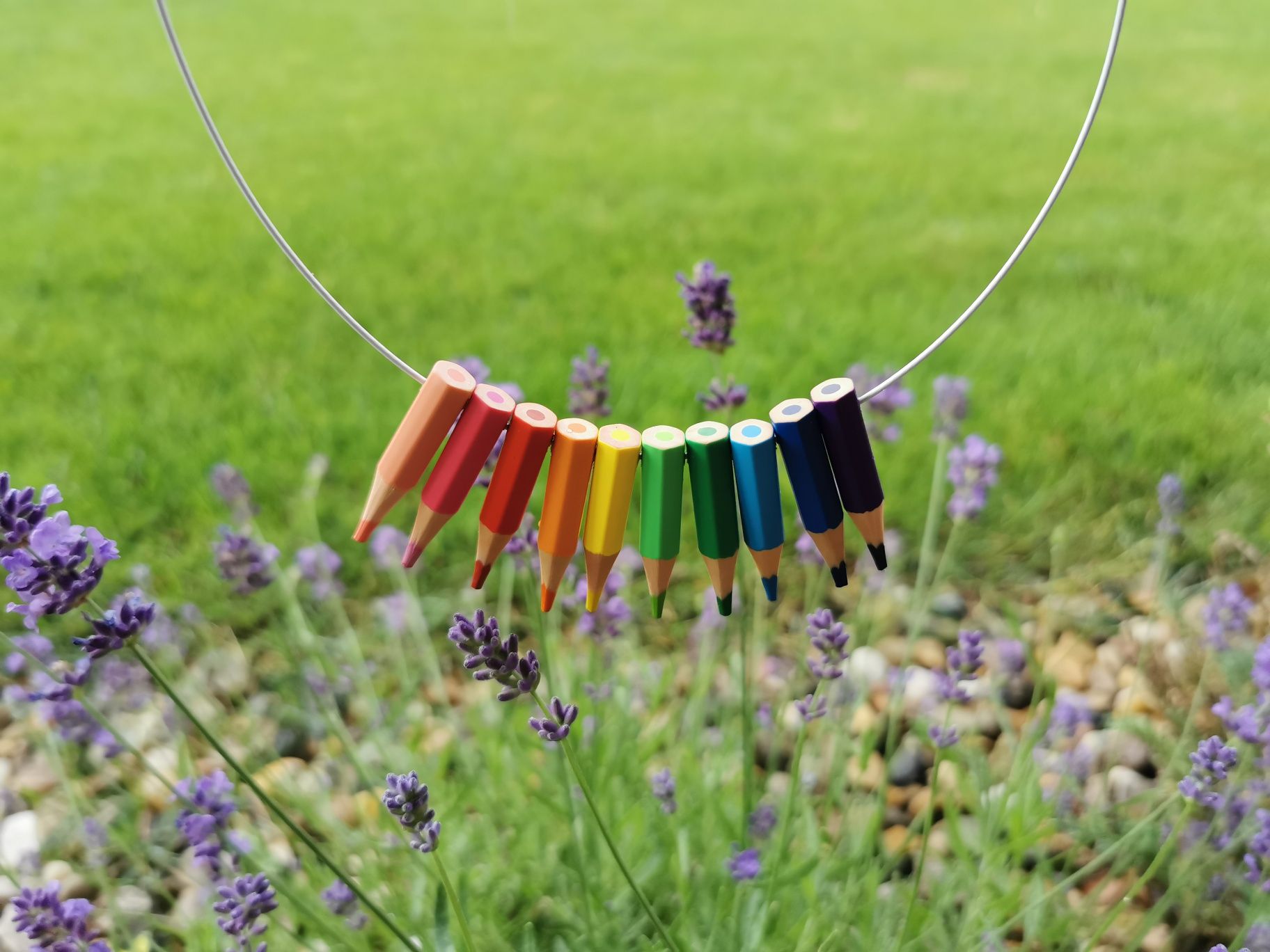 Vând coliere creioane colorate - optimiste