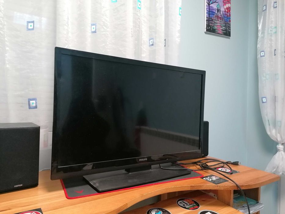 Продавам SMART телевизор philips 32pfl3207