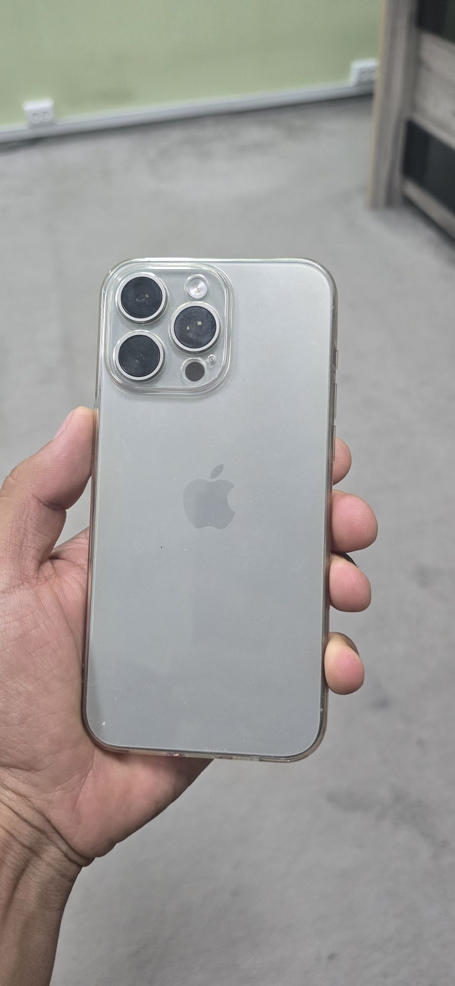 Iphone 15 pro max icloudga tushgan