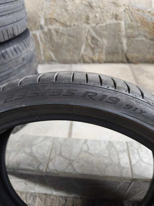 PIRELLI P ZERO.-235-35-19 Made in Italy 160лв.