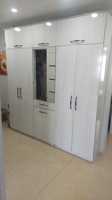 Продам шкаф для прихожей