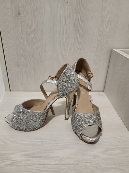Vand pantofi Carolie marimea 36