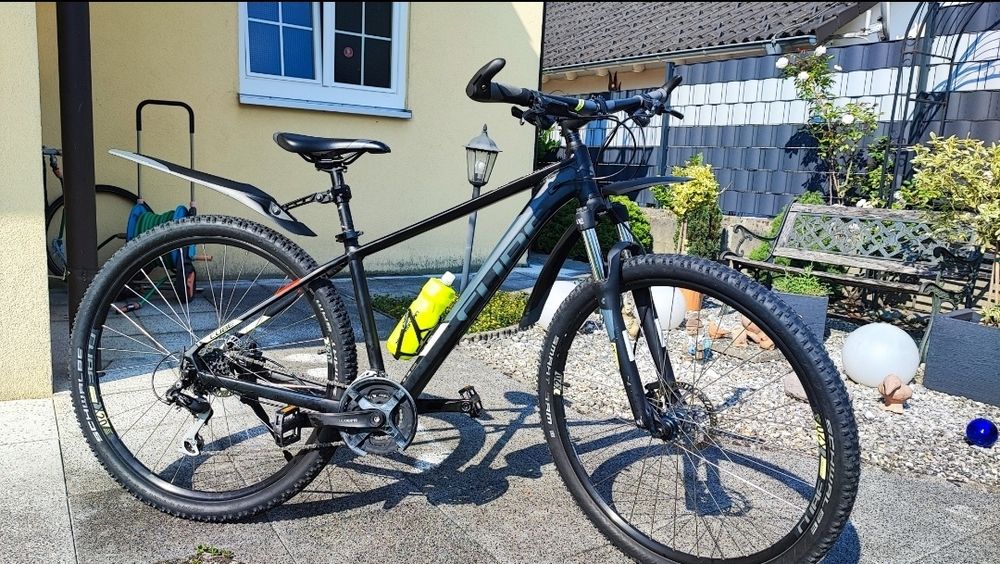 Vând bicicleta Cube