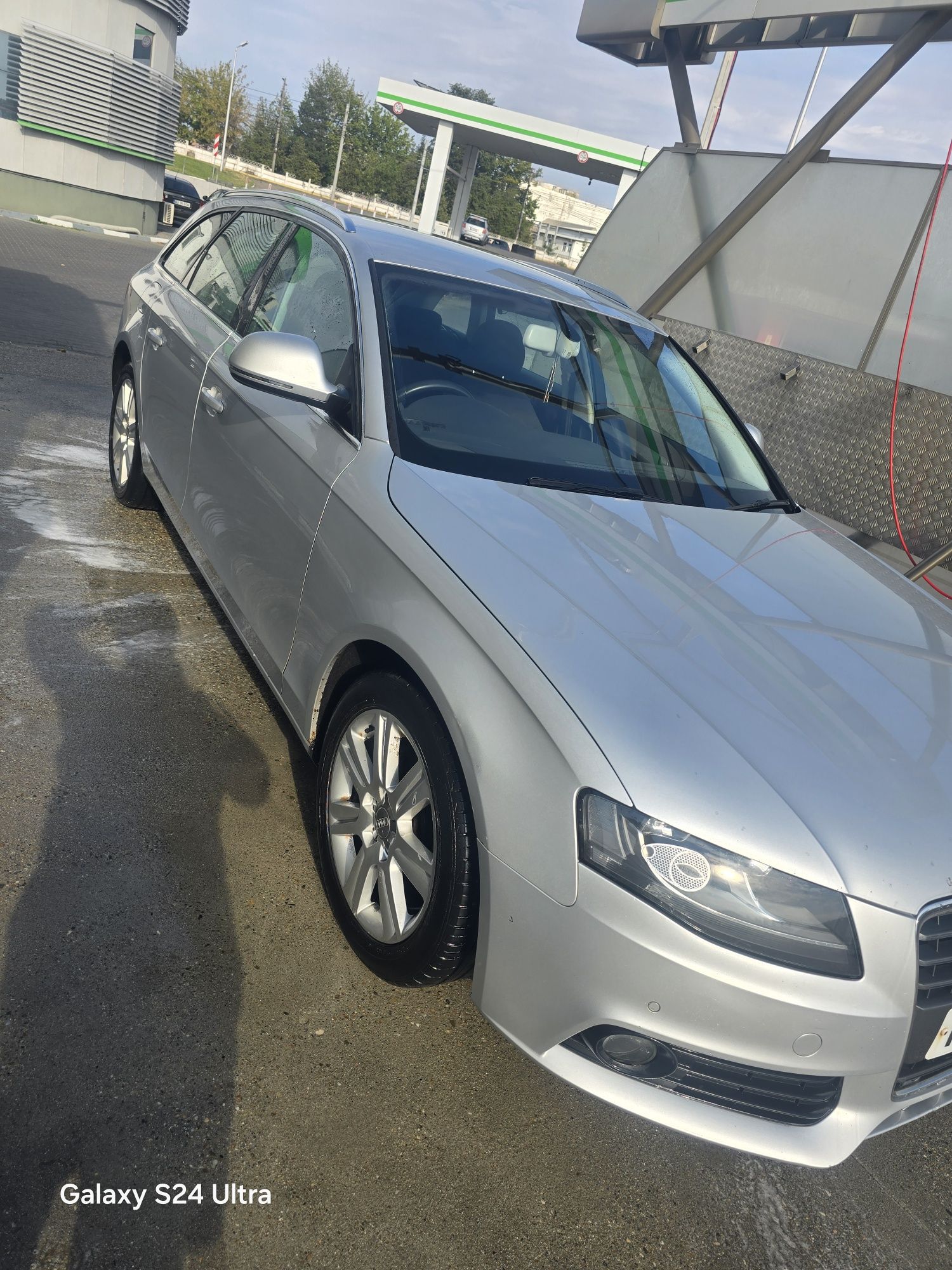 Usi audi a4 b8 break  LX7W echipate cu geam și macara
