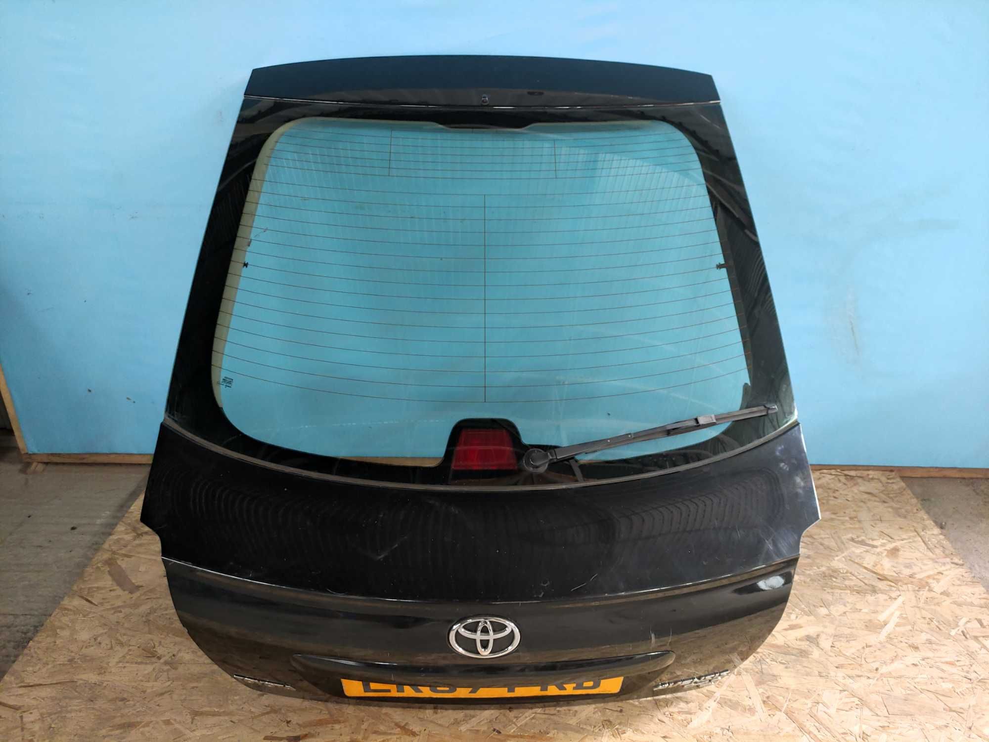 Крышка багажника. багажник на Toyota Avensis 2003-09 г.в хечбек.