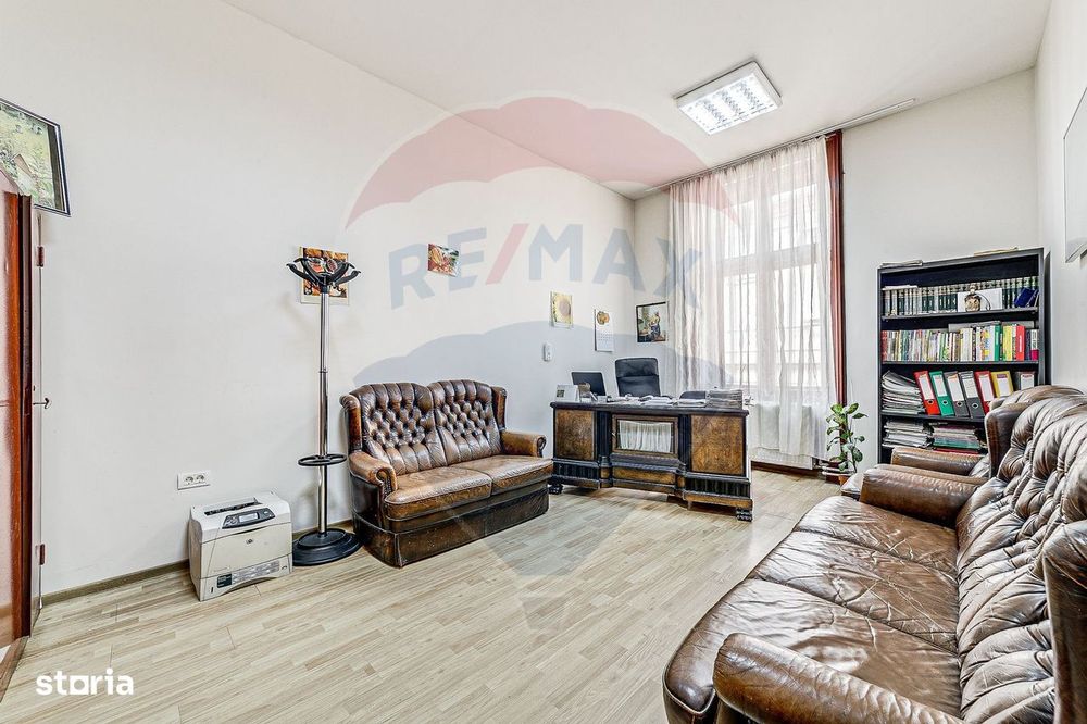 Apartament cu 3 camere de vânzare în zona Ultracentral
