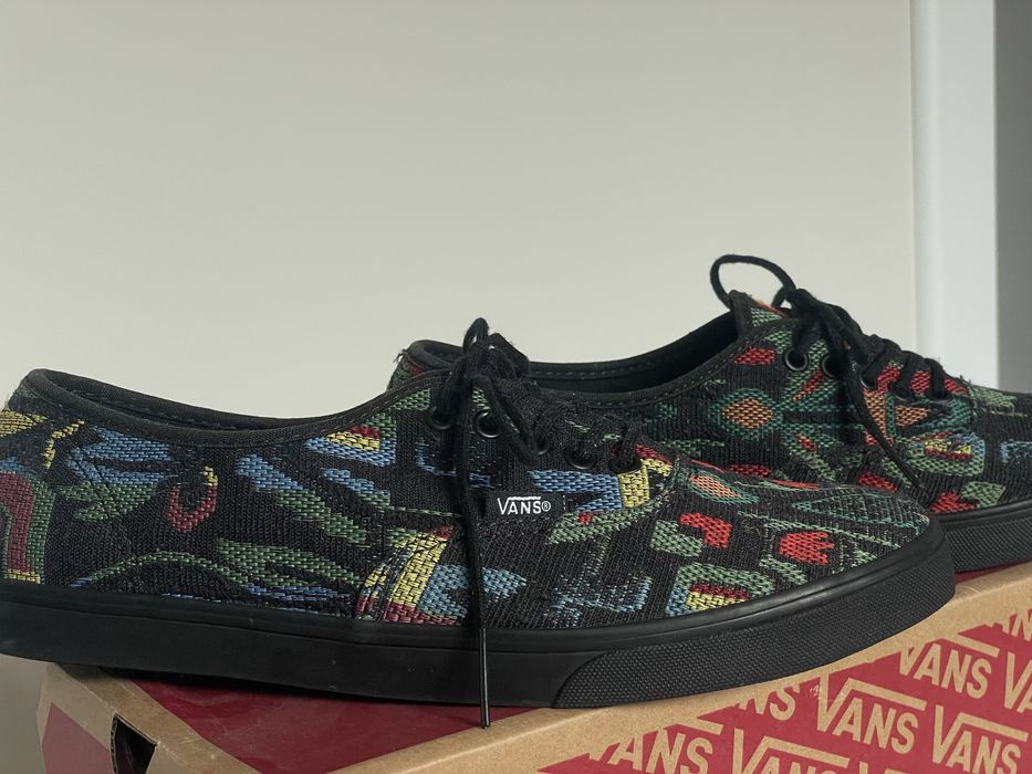 Бродирани кецове Vans 40.5 номер