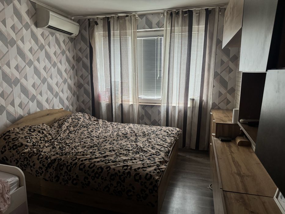 Продавам двустаен Радомир