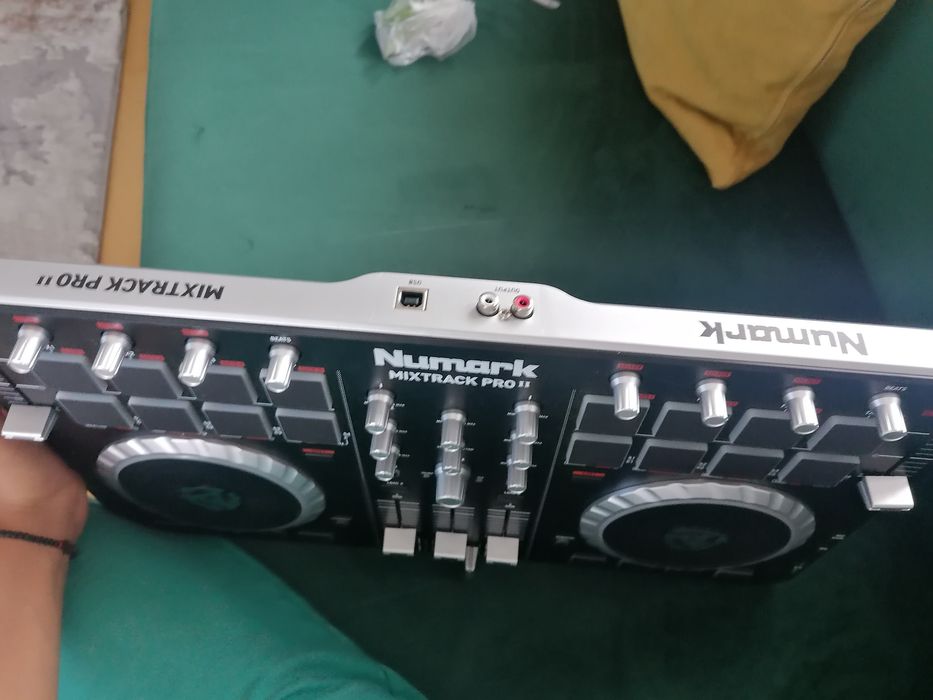 Consola numark mixtrack pro 2