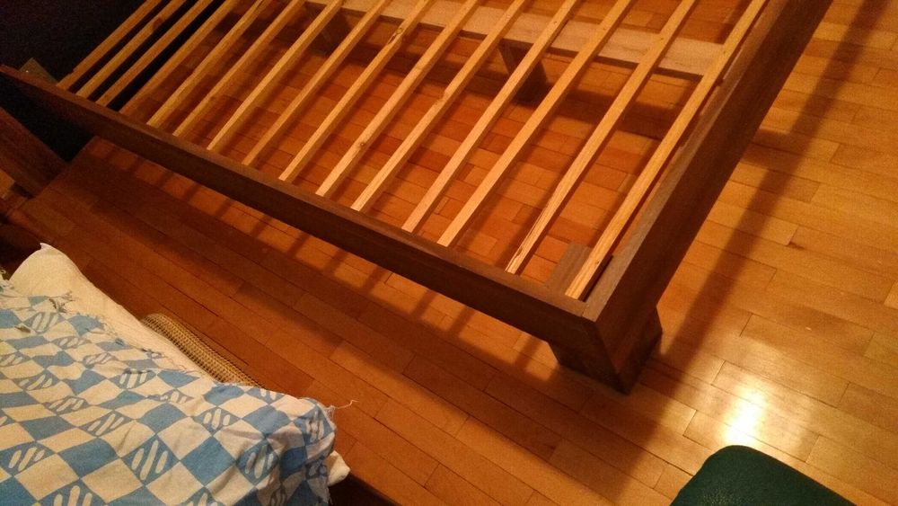 Легло за матрак с точни размери 120/190