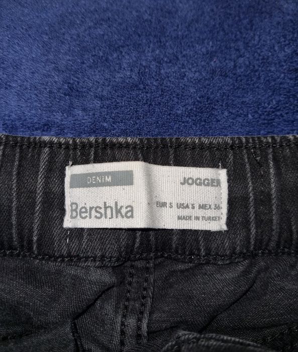 Blugi Rupți Bershka