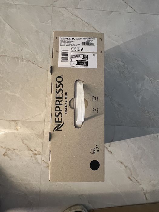Кафемашина Nespresso EssenzA Mini