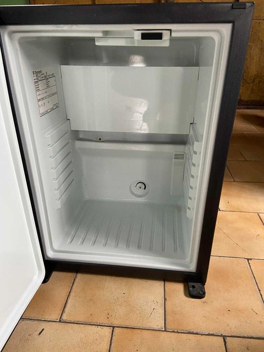 хладилник DOMETIC