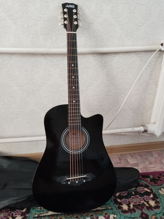 Акустическая гитара