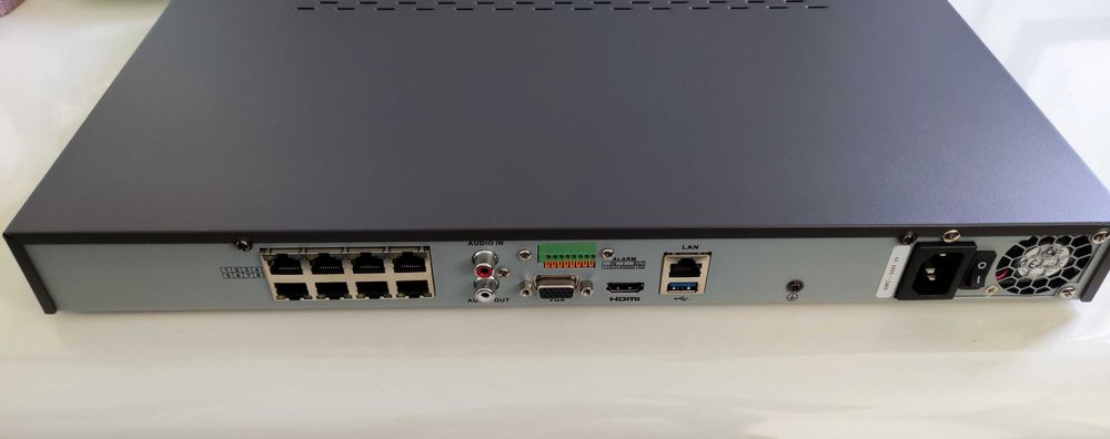 8 портов PoE NVR Hikvision DS-7608NI-E2/8P/A