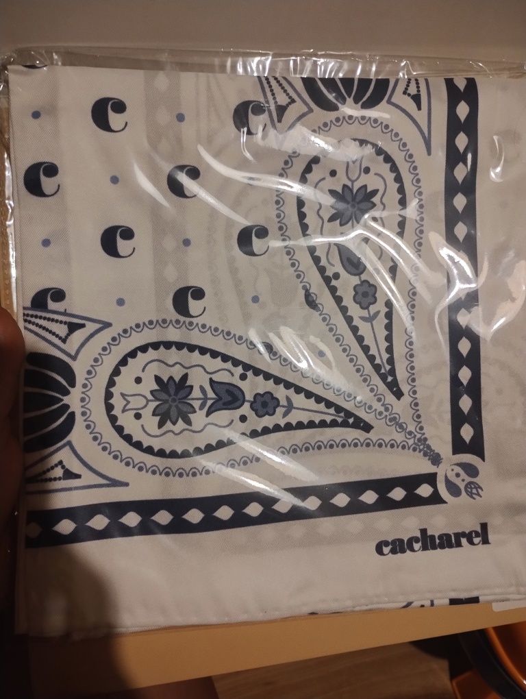Оригинален шал Cacharel