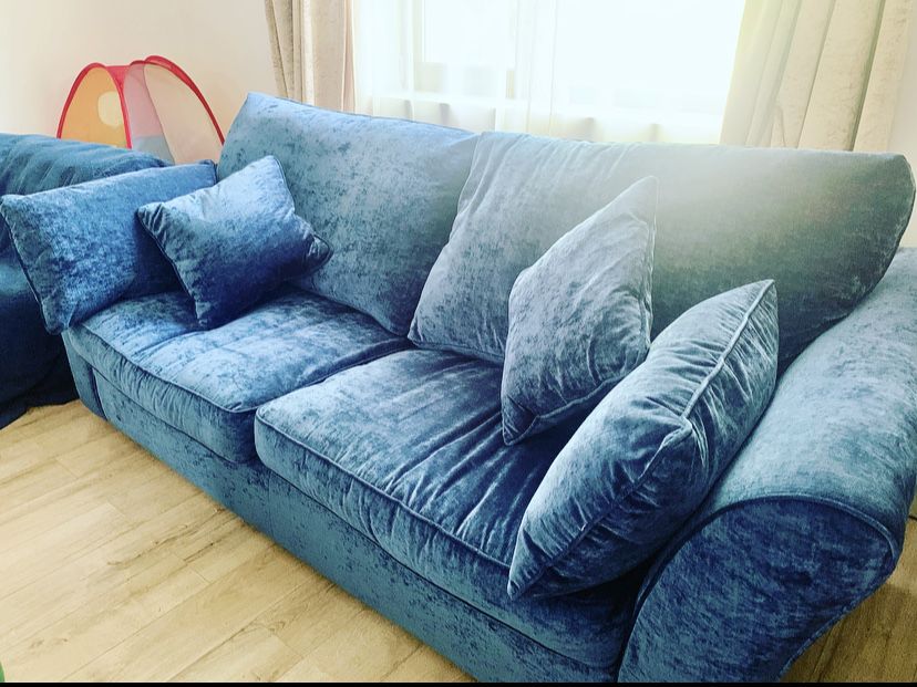 Canapea velvet albastru